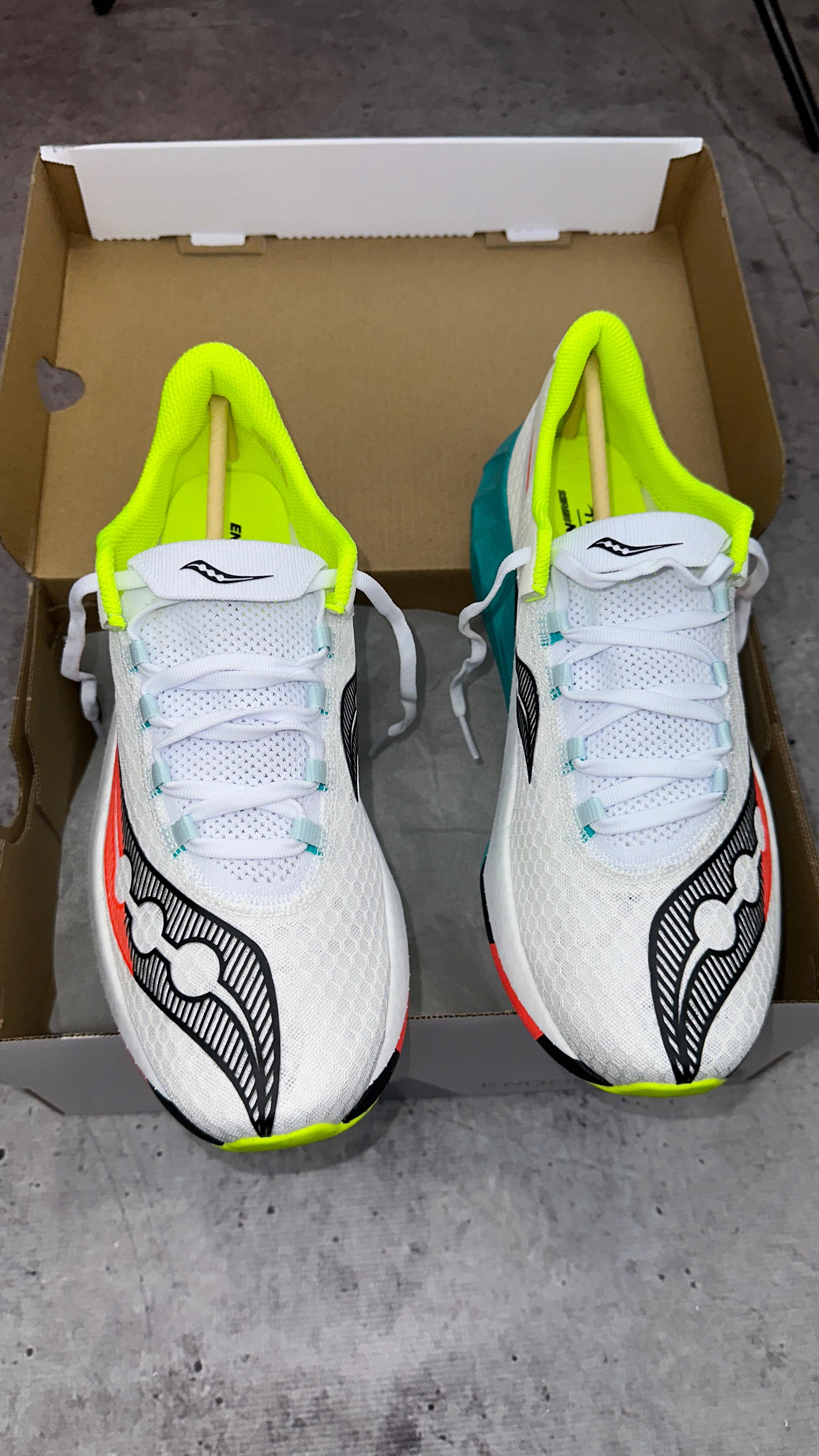 SAUCONY