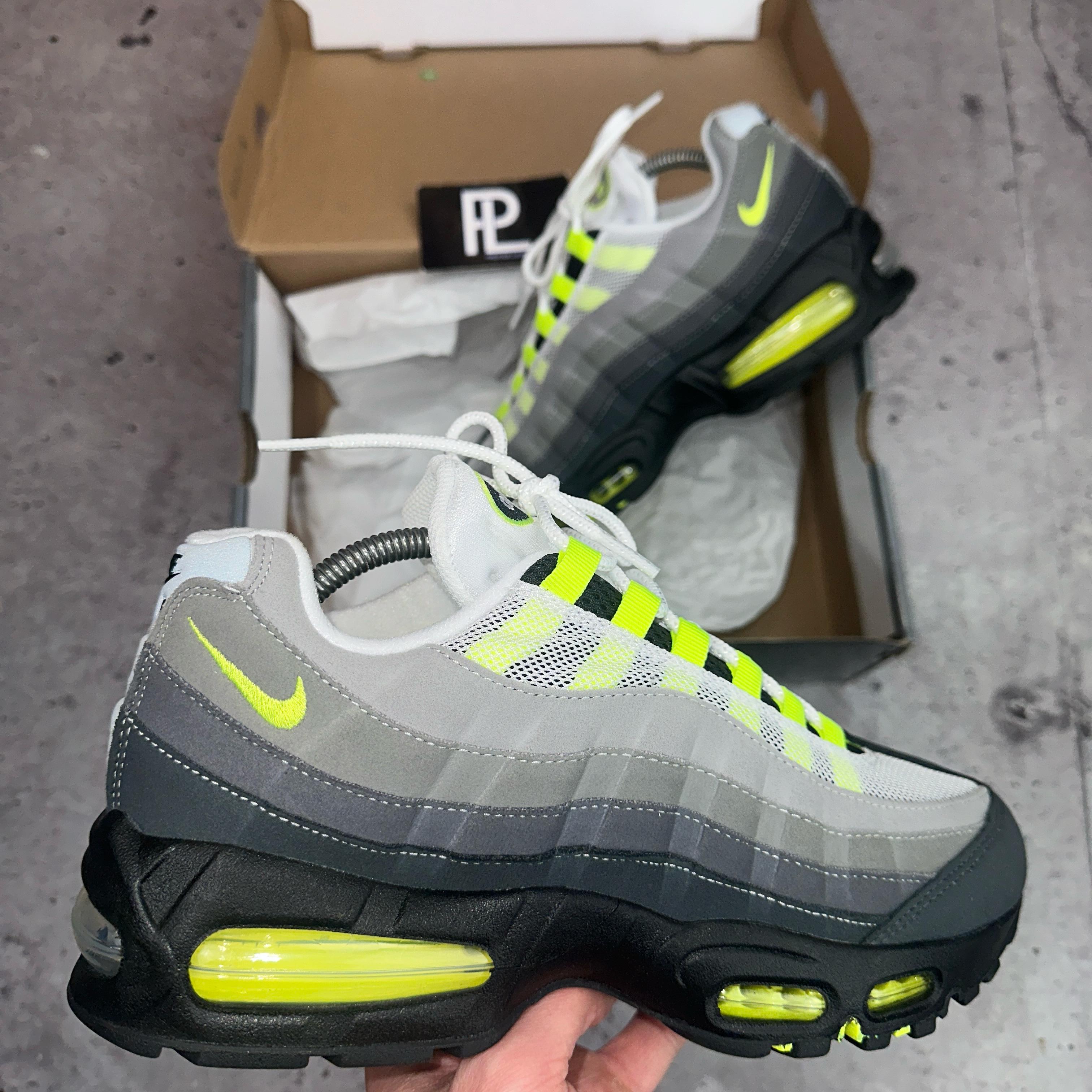 NIKE AIR MAX 95 NEON *RARE* – prestigelocker - Main Image