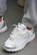 AISE CHROME WHITE COSMO RUNNER