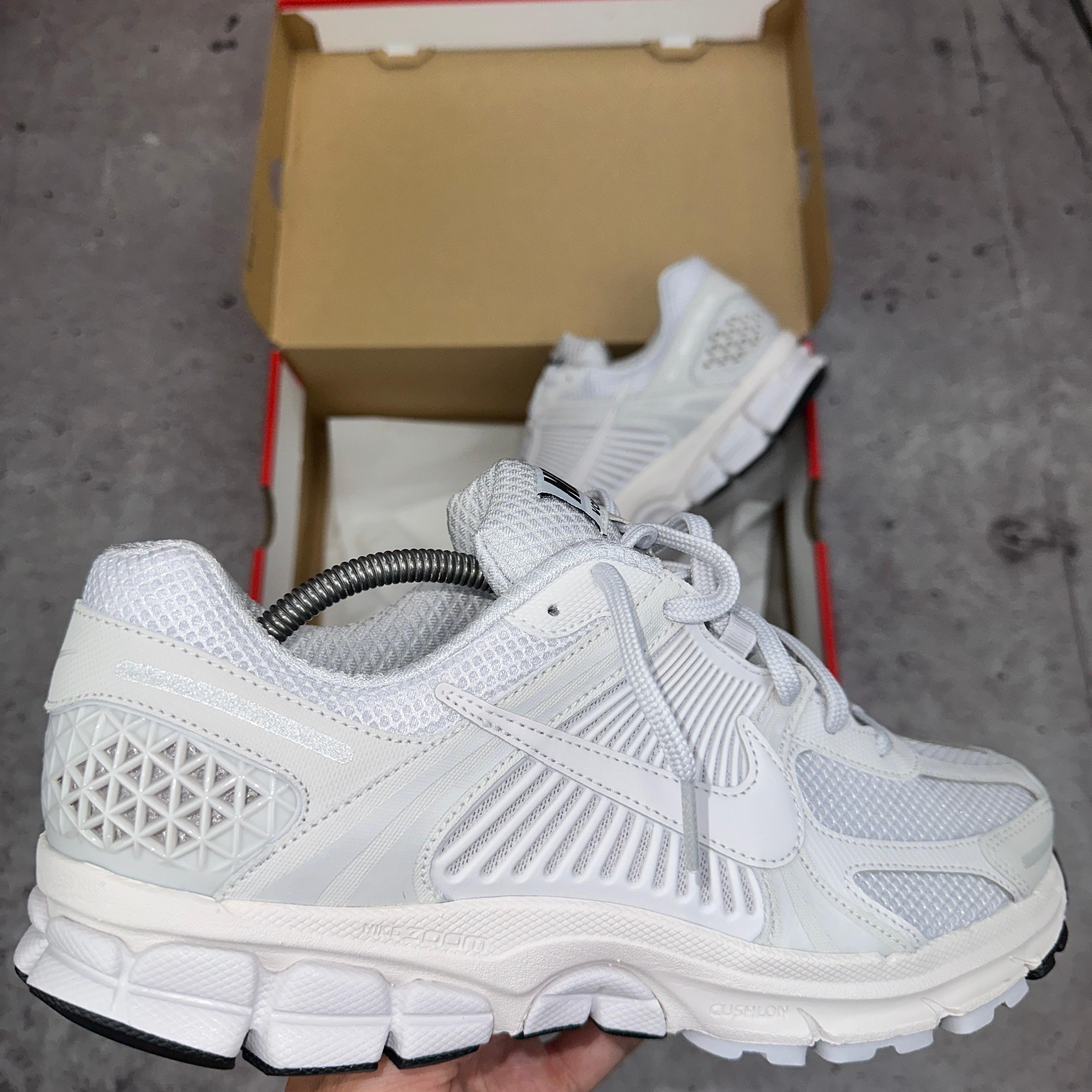 NIKE VOMERO 5